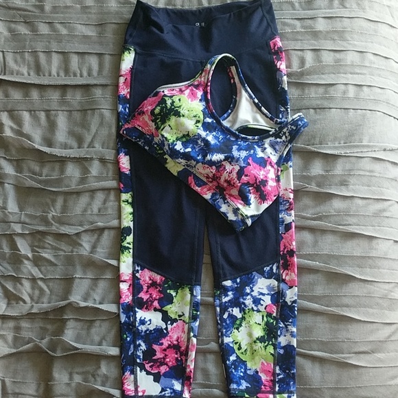 GAP Other - GapFit High Rise Sculpt Compression Capri with Bra